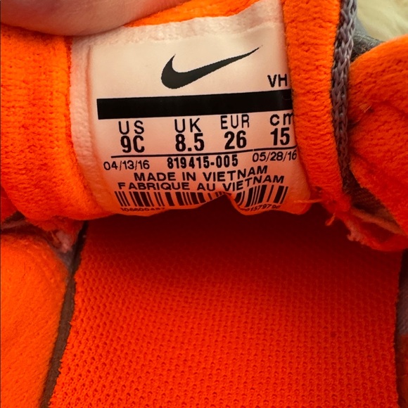 Nike Shoes - Picture 5 of 6